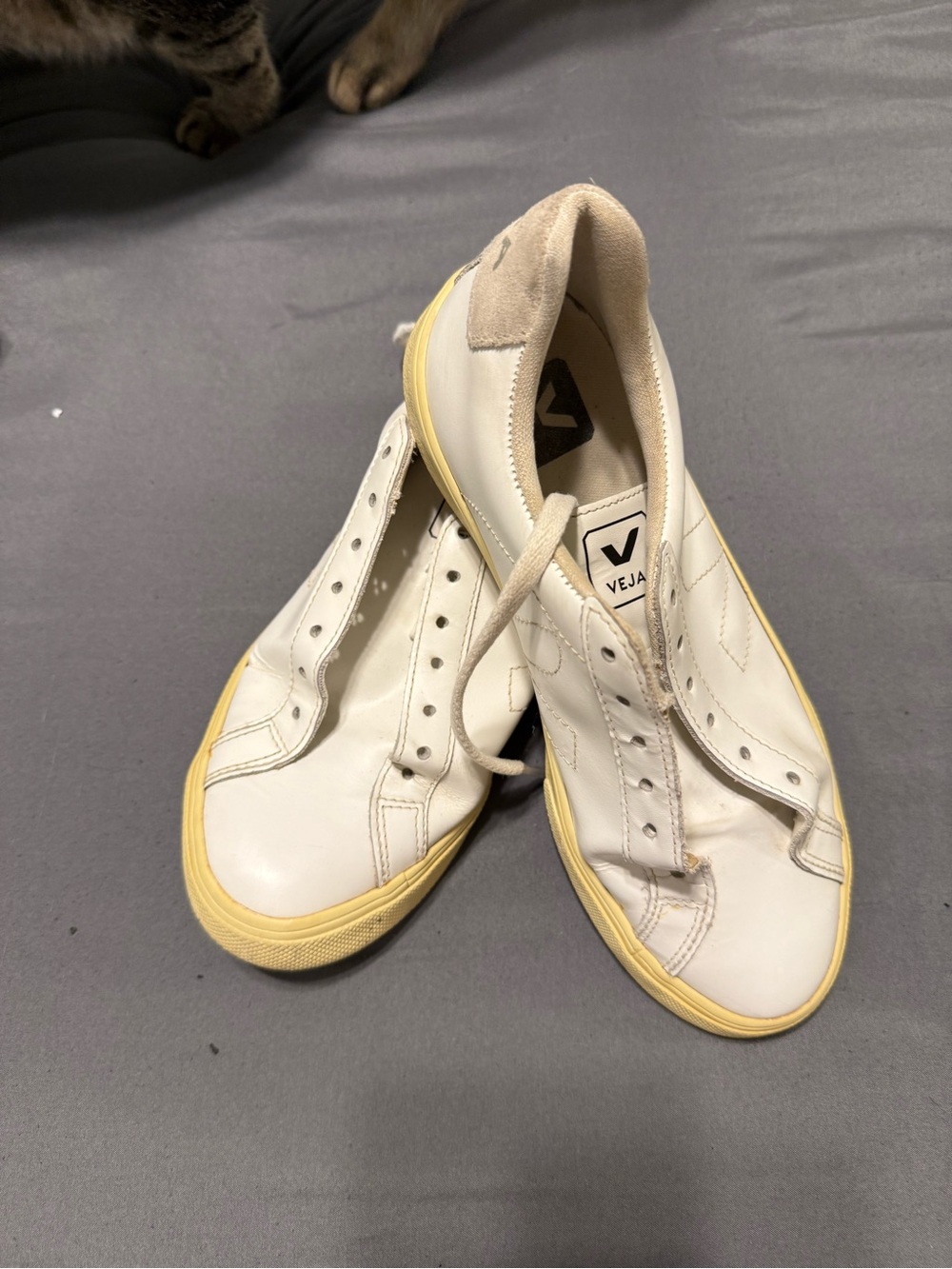 Veja White Sneakers with Yellow Sole with laces!!!